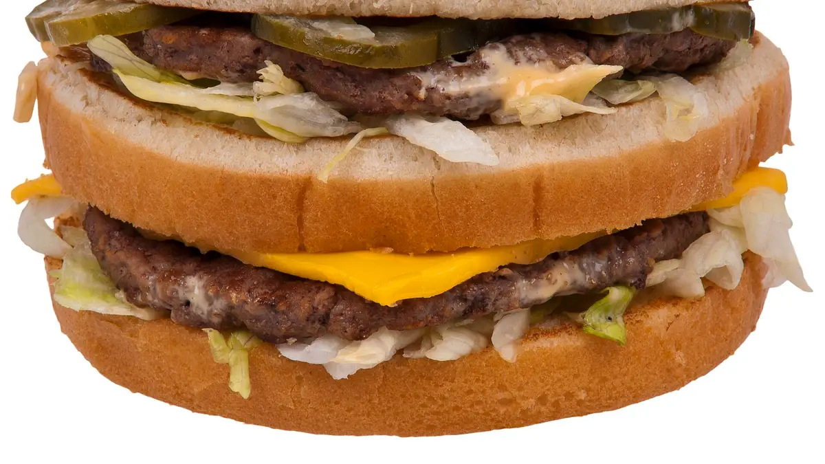 Hamburguesa Big Mac con dos carnes, queso, lechuga y pan con sésamo