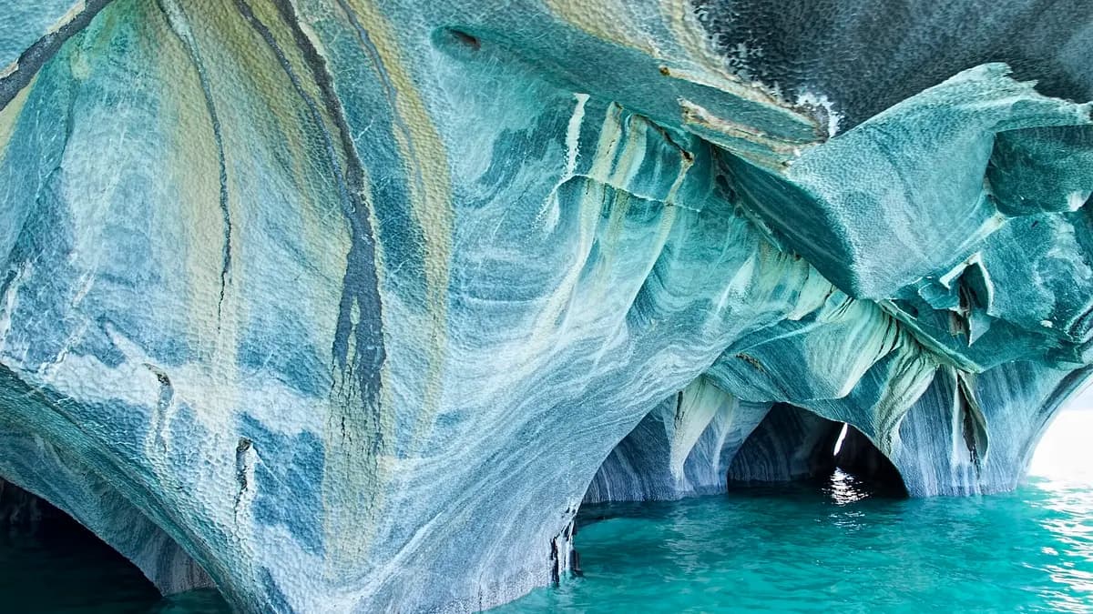 Capillas de Mármol: guía para ir, precios de lancha y kayak y cuándo viajar