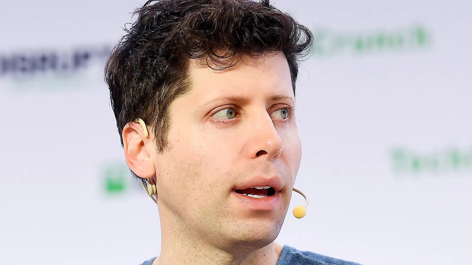 Sam Altman, director ejecutivo de OpenAI, en el escenario de TechCrunch Disrupt San Francisco 2019