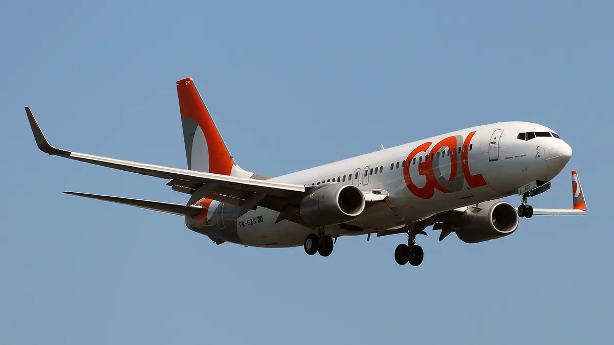 Boeing 737 de Gol con los colores naranjos de la aerolínea en aproximación al aeropuerto de Río de Janeiro