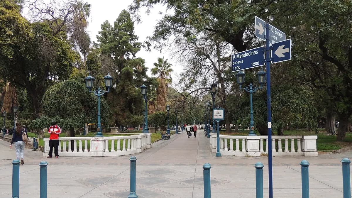 Viajar a Mendoza desde Santiago: en bus, en auto o en avión, cuánto cuesta y qué revisar del paso