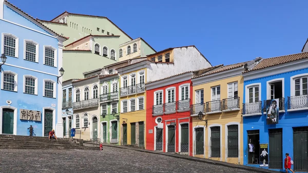 Casas coloniales de colores en el Largo do Pelourinho de Salvador de Bahía