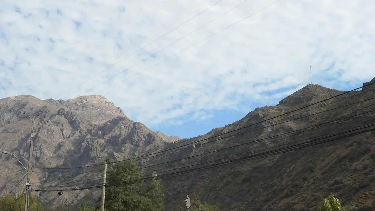 Tormentas eléctricas y granizo en la cordillera hasta la noche del jueves: qué revisar si vas al Cajón del Maipo, Elqui o Atacama