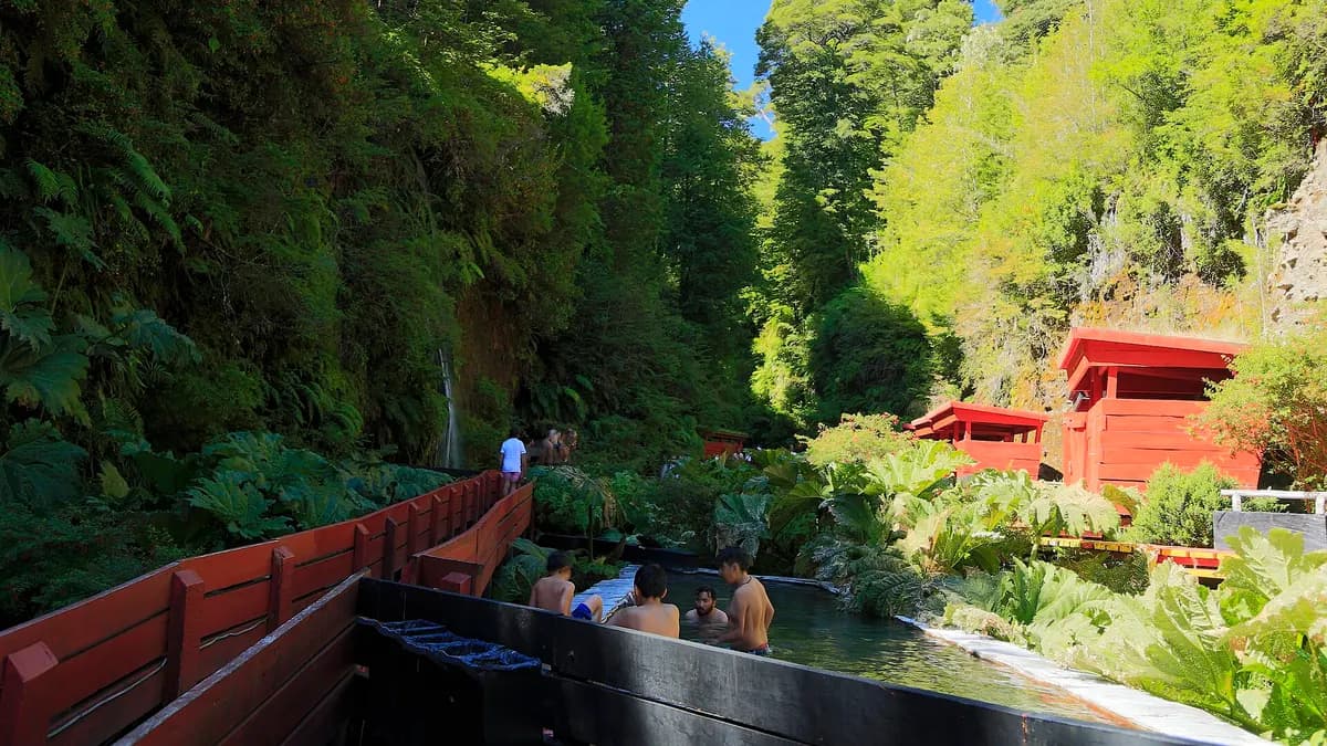 Termas en Chile: cuáles visitar según tu viaje, del desierto al bosque del sur
