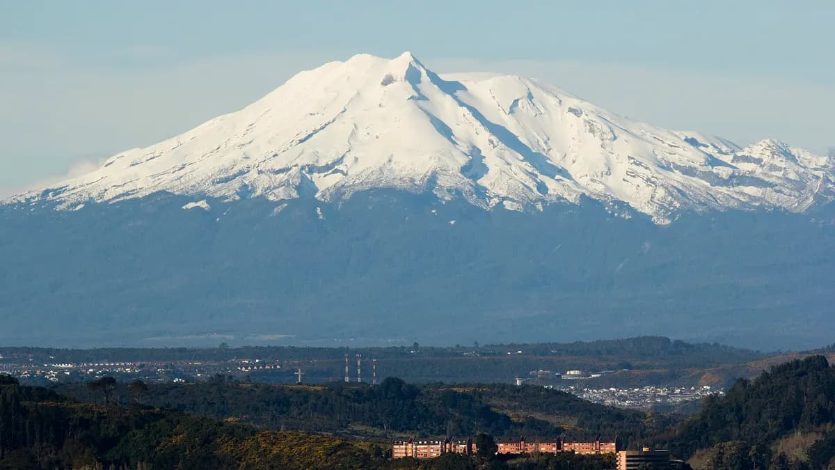 Cono nevado del Calbuco fotografiado desde el sector de Panitao